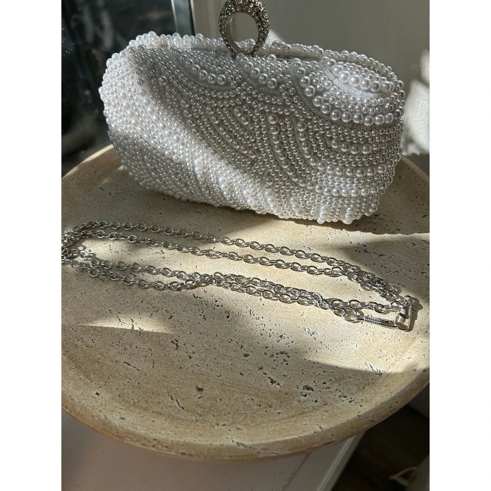 Moonlit Reception Pearl‎ Clutch